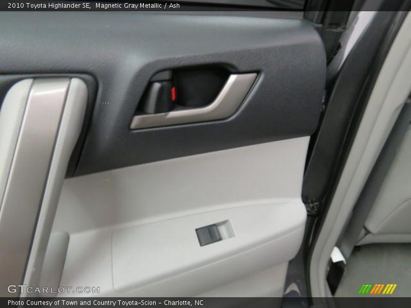 Magnetic Gray Metallic / Ash 2010 Toyota Highlander SE