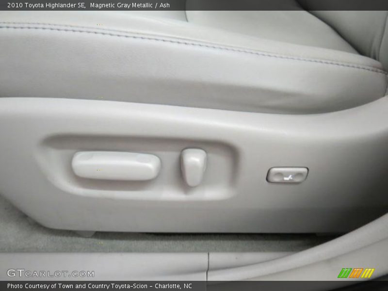 Magnetic Gray Metallic / Ash 2010 Toyota Highlander SE