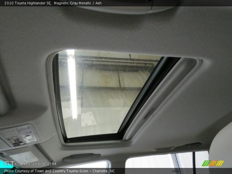Magnetic Gray Metallic / Ash 2010 Toyota Highlander SE