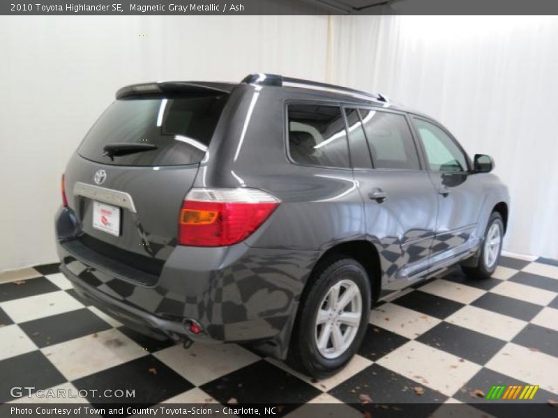 Magnetic Gray Metallic / Ash 2010 Toyota Highlander SE