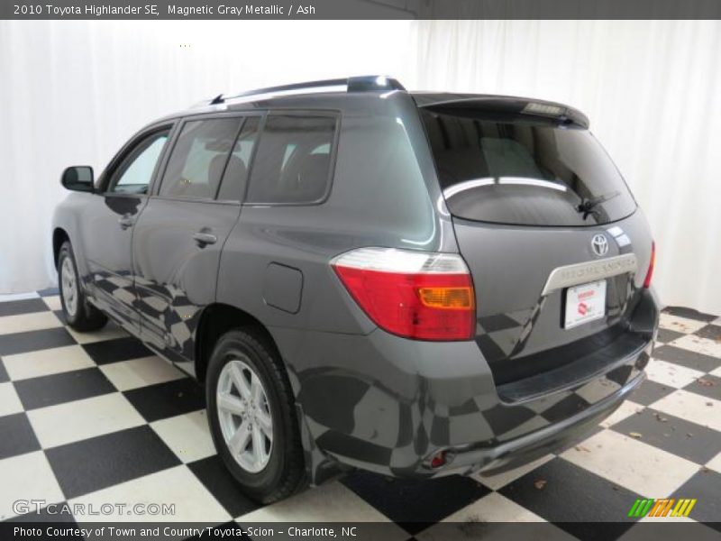 Magnetic Gray Metallic / Ash 2010 Toyota Highlander SE