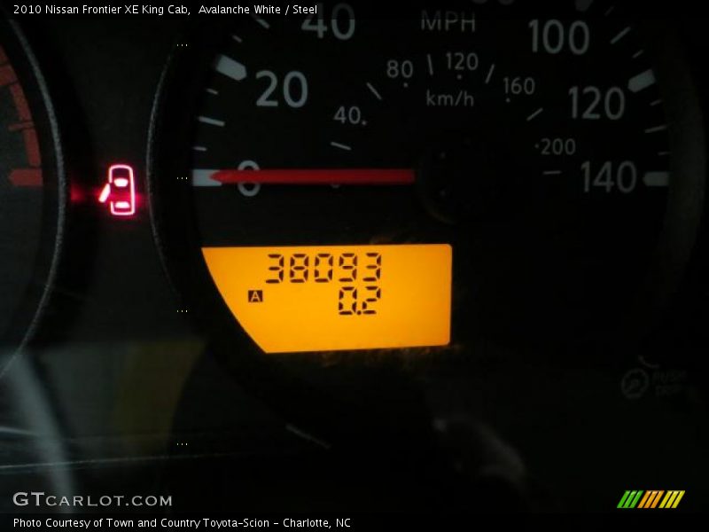 Avalanche White / Steel 2010 Nissan Frontier XE King Cab