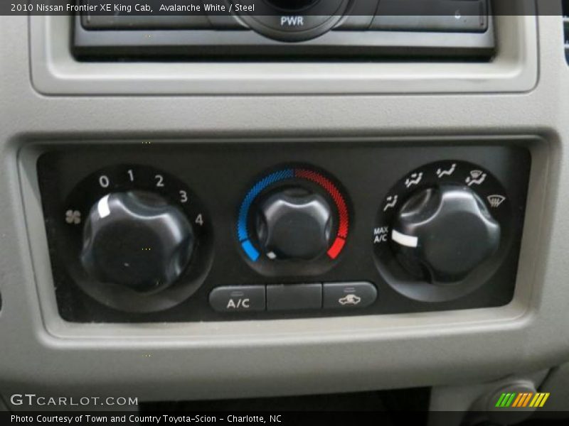Avalanche White / Steel 2010 Nissan Frontier XE King Cab
