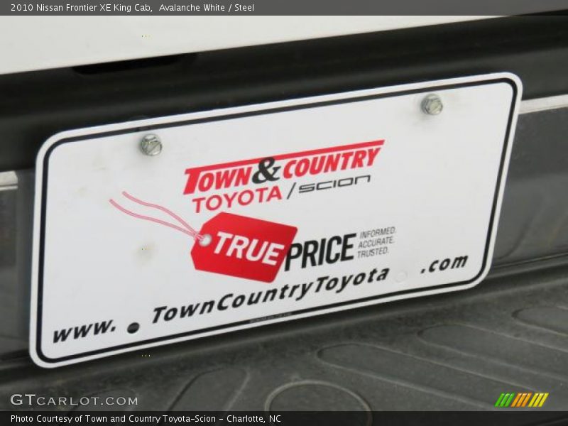 Avalanche White / Steel 2010 Nissan Frontier XE King Cab