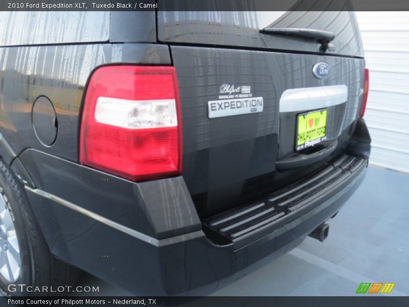 Tuxedo Black / Camel 2010 Ford Expedition XLT