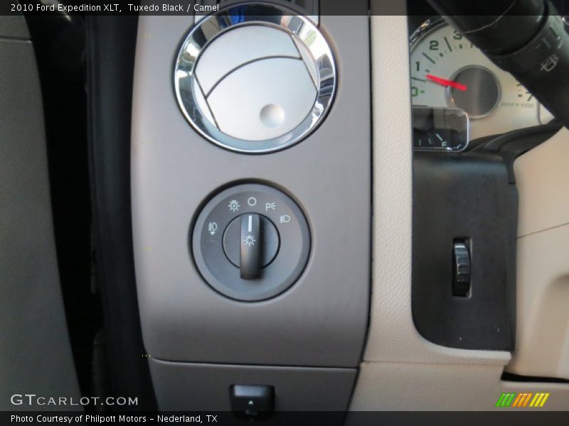 Tuxedo Black / Camel 2010 Ford Expedition XLT