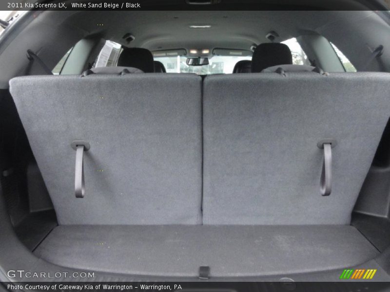 White Sand Beige / Black 2011 Kia Sorento LX