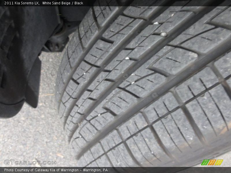 White Sand Beige / Black 2011 Kia Sorento LX