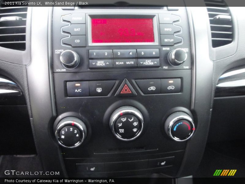 White Sand Beige / Black 2011 Kia Sorento LX