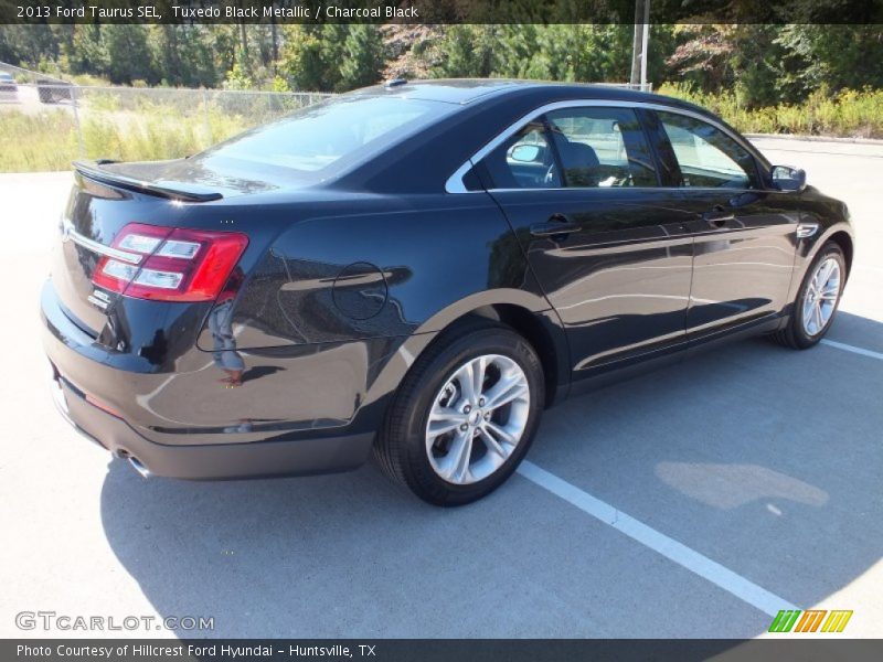 Tuxedo Black Metallic / Charcoal Black 2013 Ford Taurus SEL