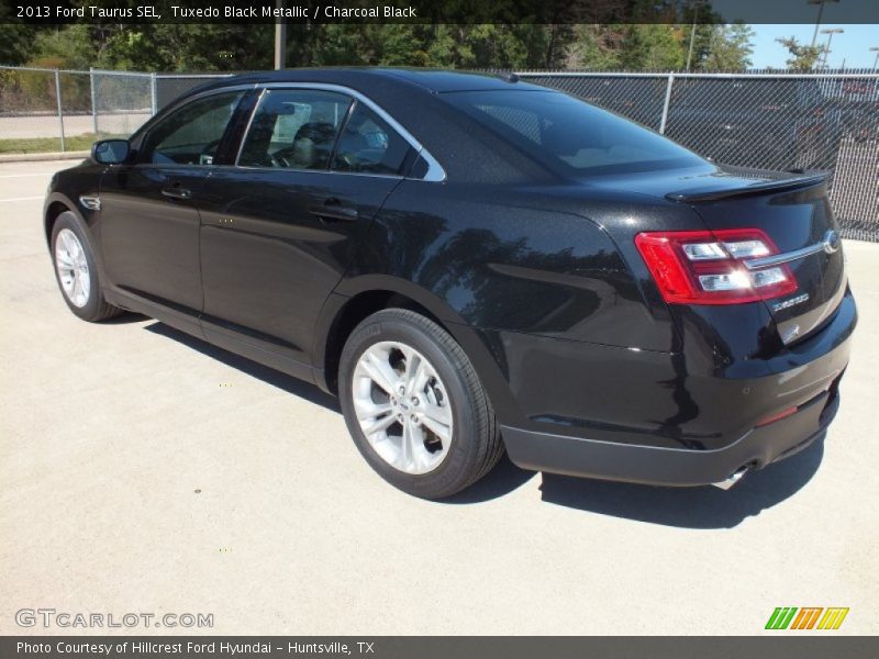 Tuxedo Black Metallic / Charcoal Black 2013 Ford Taurus SEL