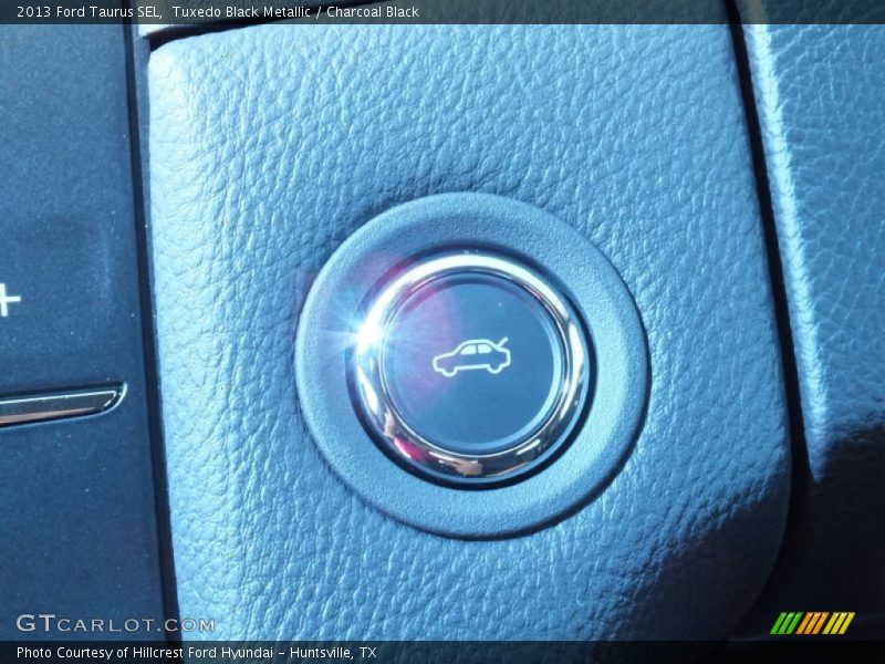Tuxedo Black Metallic / Charcoal Black 2013 Ford Taurus SEL