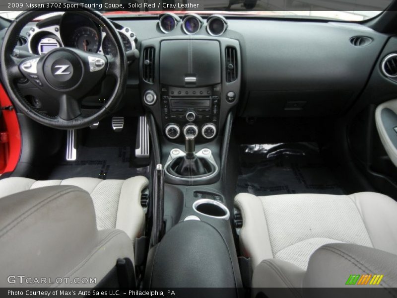 Dashboard of 2009 370Z Sport Touring Coupe