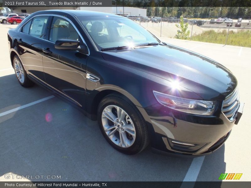 Tuxedo Black Metallic / Dune 2013 Ford Taurus SEL