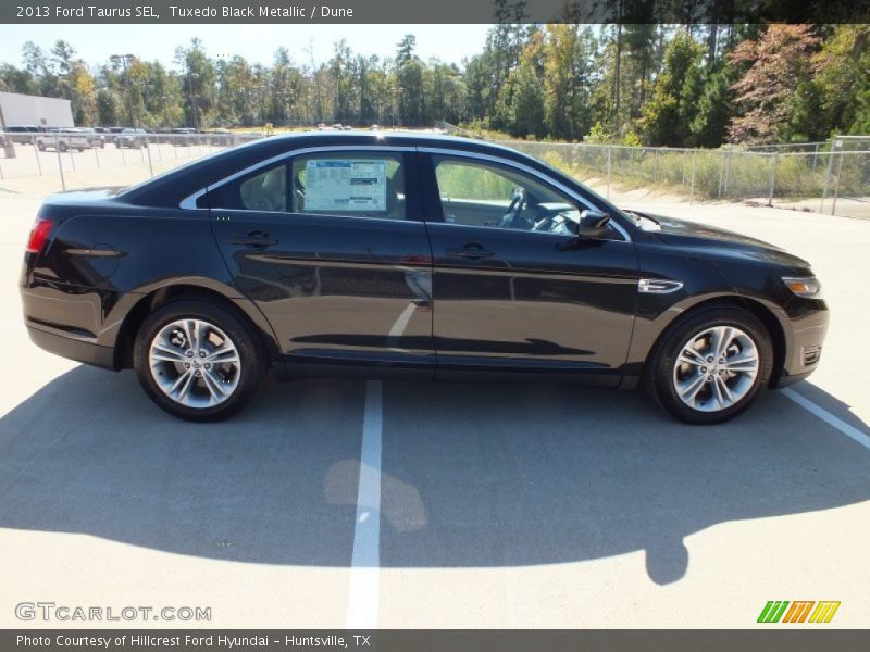 Tuxedo Black Metallic / Dune 2013 Ford Taurus SEL
