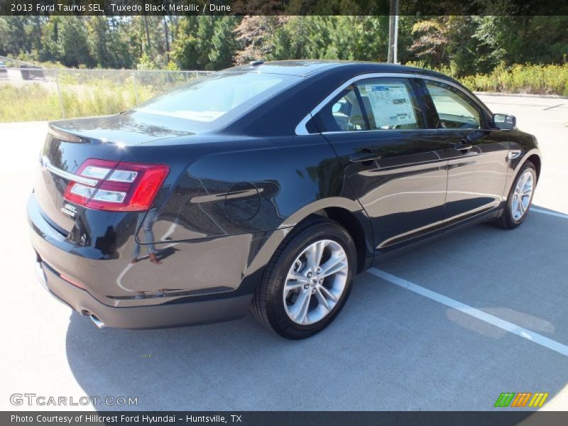 Tuxedo Black Metallic / Dune 2013 Ford Taurus SEL
