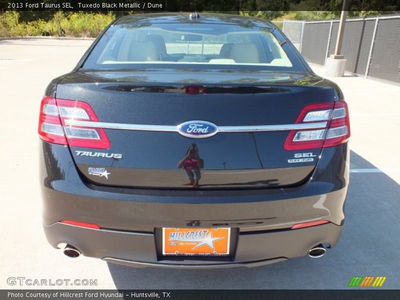 Tuxedo Black Metallic / Dune 2013 Ford Taurus SEL