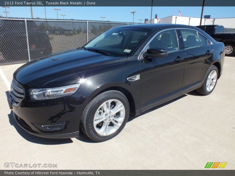 Tuxedo Black Metallic / Dune 2013 Ford Taurus SEL