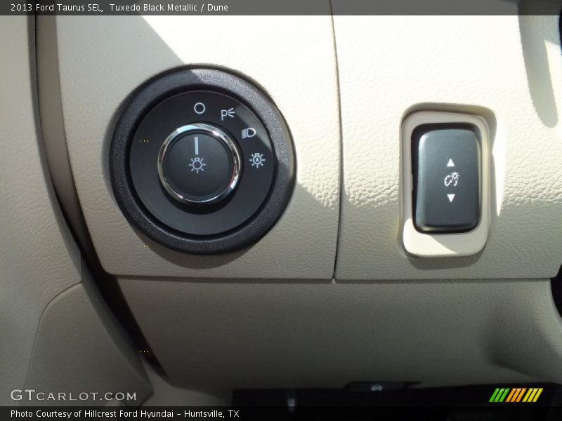 Tuxedo Black Metallic / Dune 2013 Ford Taurus SEL