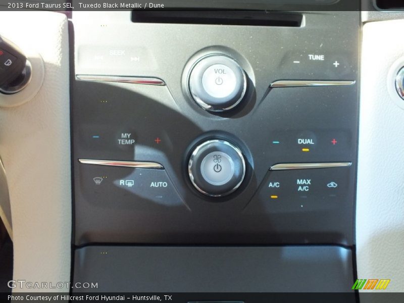 Tuxedo Black Metallic / Dune 2013 Ford Taurus SEL