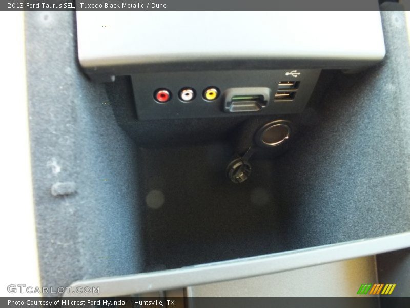 Tuxedo Black Metallic / Dune 2013 Ford Taurus SEL