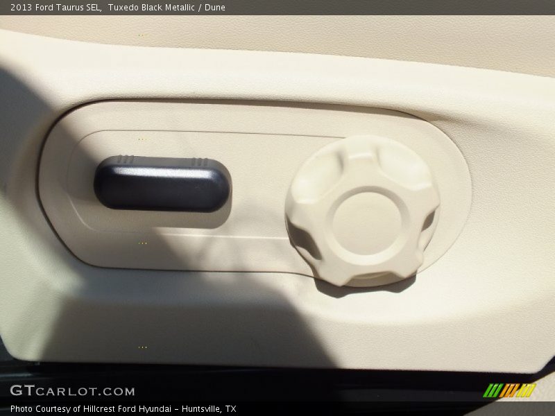 Tuxedo Black Metallic / Dune 2013 Ford Taurus SEL