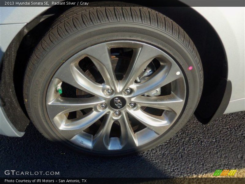 Radiant Silver / Gray 2013 Hyundai Sonata SE