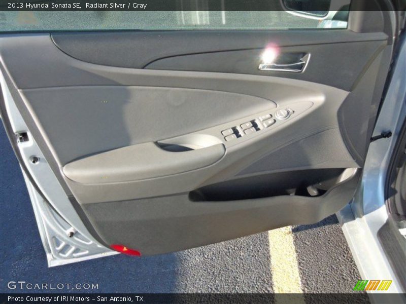 Radiant Silver / Gray 2013 Hyundai Sonata SE