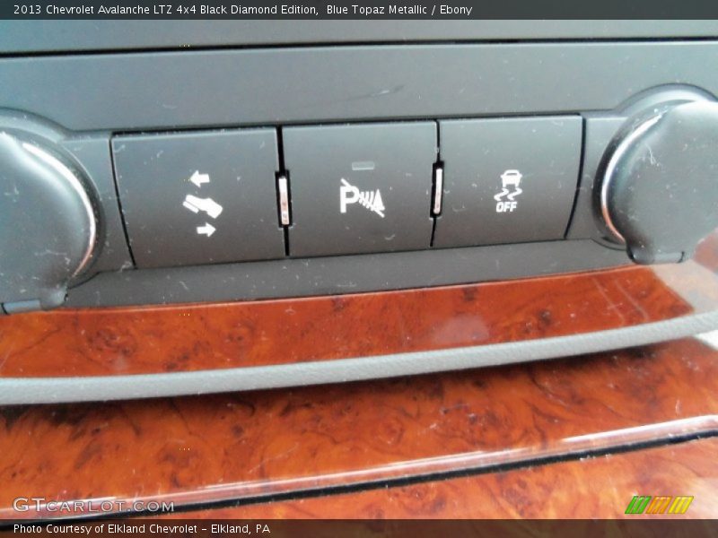 Controls of 2013 Avalanche LTZ 4x4 Black Diamond Edition