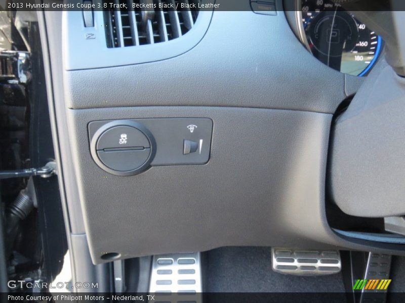 Controls of 2013 Genesis Coupe 3.8 Track