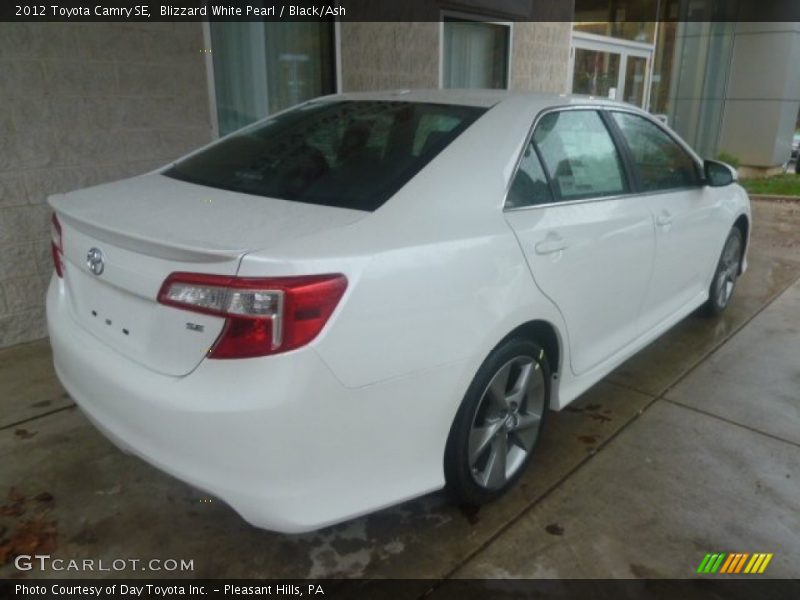 Blizzard White Pearl / Black/Ash 2012 Toyota Camry SE