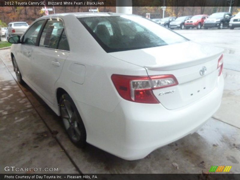 Blizzard White Pearl / Black/Ash 2012 Toyota Camry SE