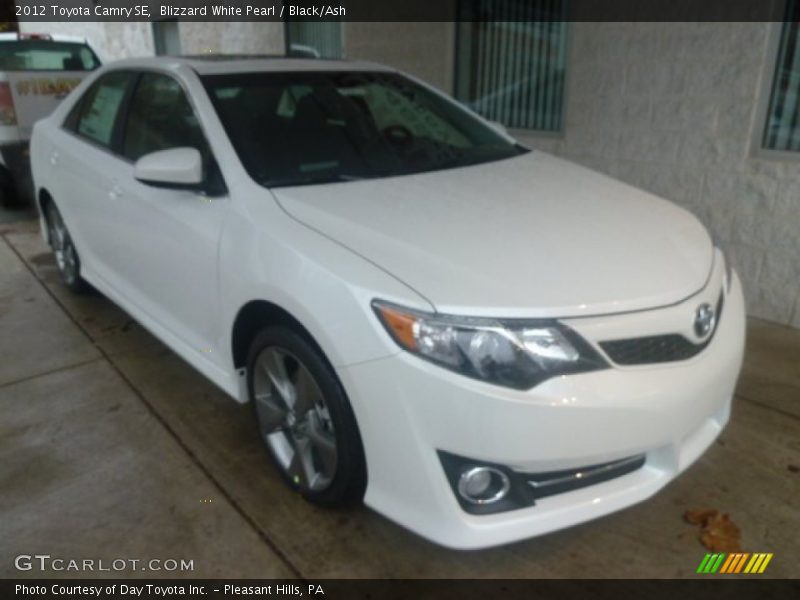 Blizzard White Pearl / Black/Ash 2012 Toyota Camry SE