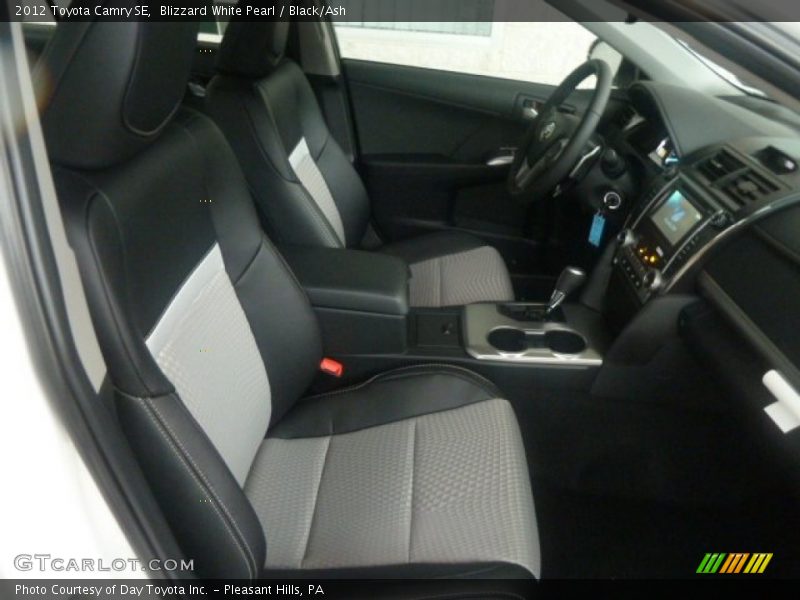 Blizzard White Pearl / Black/Ash 2012 Toyota Camry SE