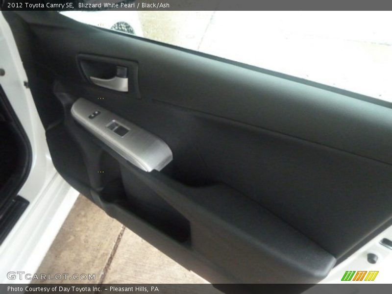 Blizzard White Pearl / Black/Ash 2012 Toyota Camry SE