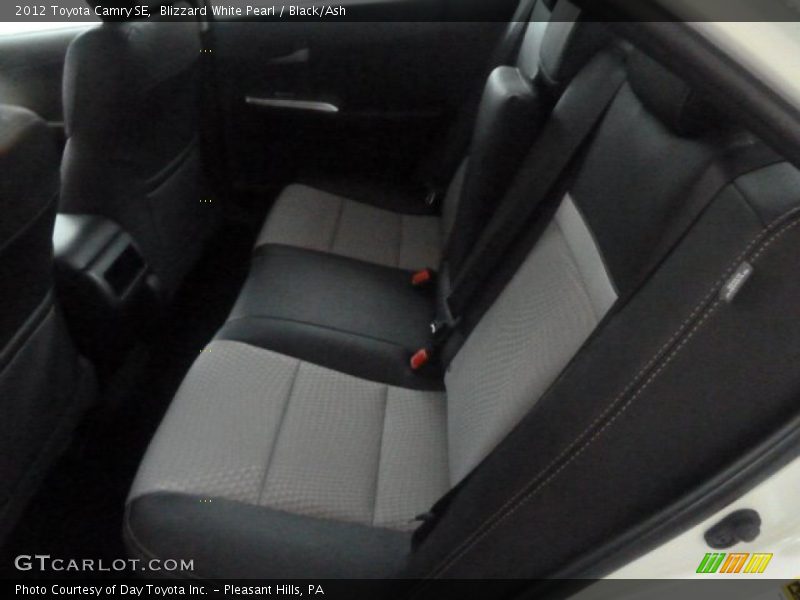 Blizzard White Pearl / Black/Ash 2012 Toyota Camry SE