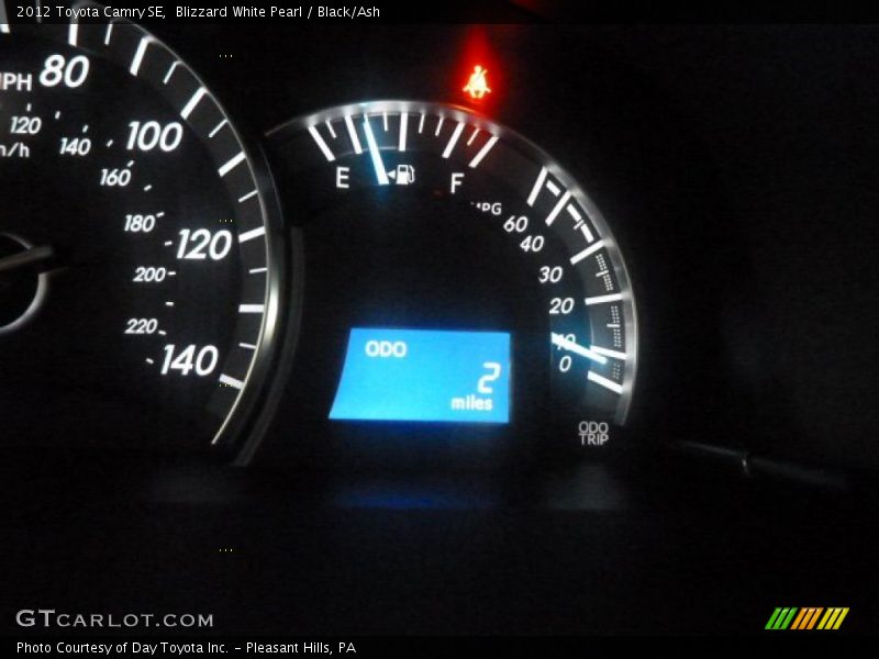Blizzard White Pearl / Black/Ash 2012 Toyota Camry SE