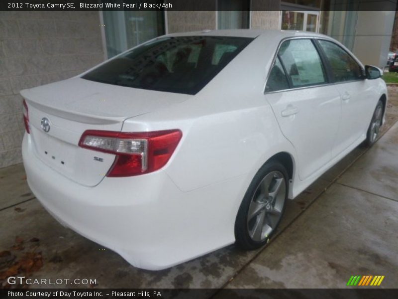Blizzard White Pearl / Black/Ash 2012 Toyota Camry SE