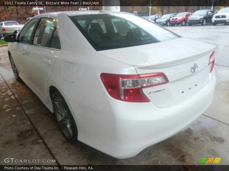 Blizzard White Pearl / Black/Ash 2012 Toyota Camry SE