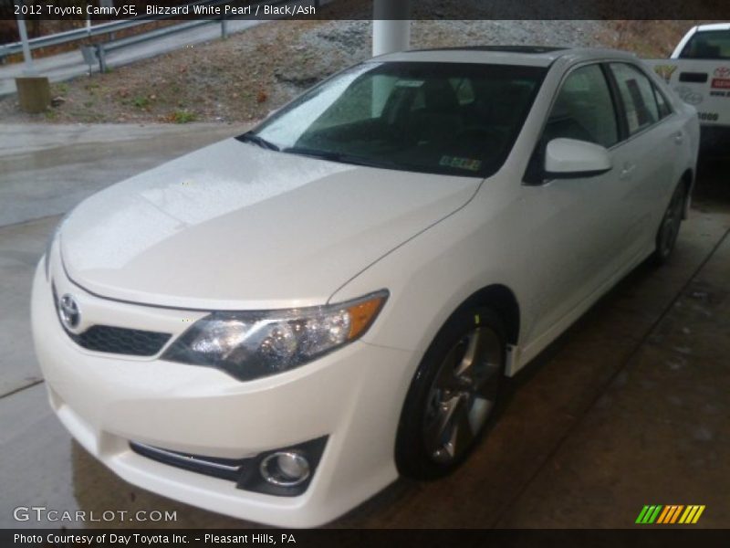 Blizzard White Pearl / Black/Ash 2012 Toyota Camry SE