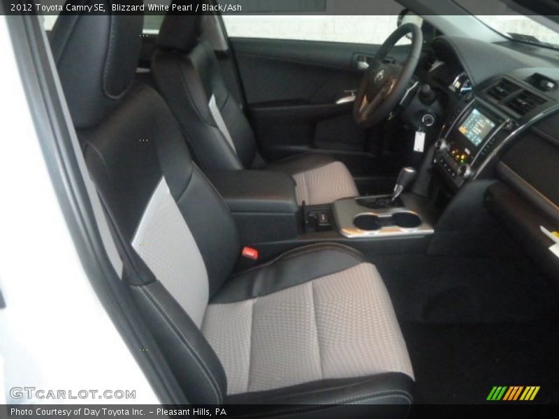 Blizzard White Pearl / Black/Ash 2012 Toyota Camry SE