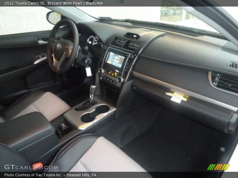 Blizzard White Pearl / Black/Ash 2012 Toyota Camry SE
