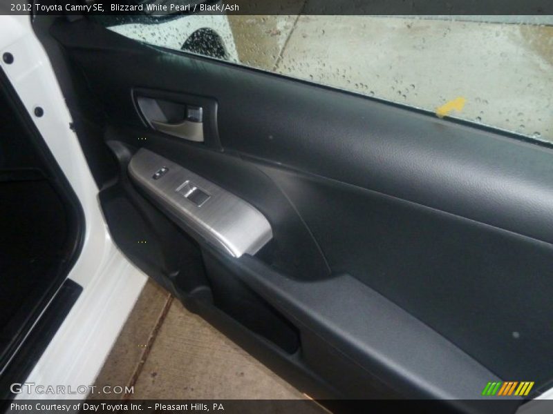 Blizzard White Pearl / Black/Ash 2012 Toyota Camry SE