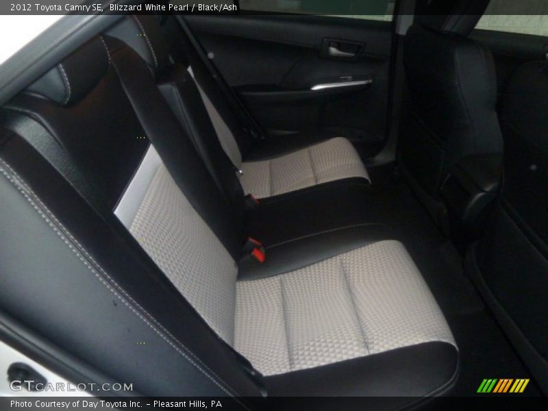 Blizzard White Pearl / Black/Ash 2012 Toyota Camry SE