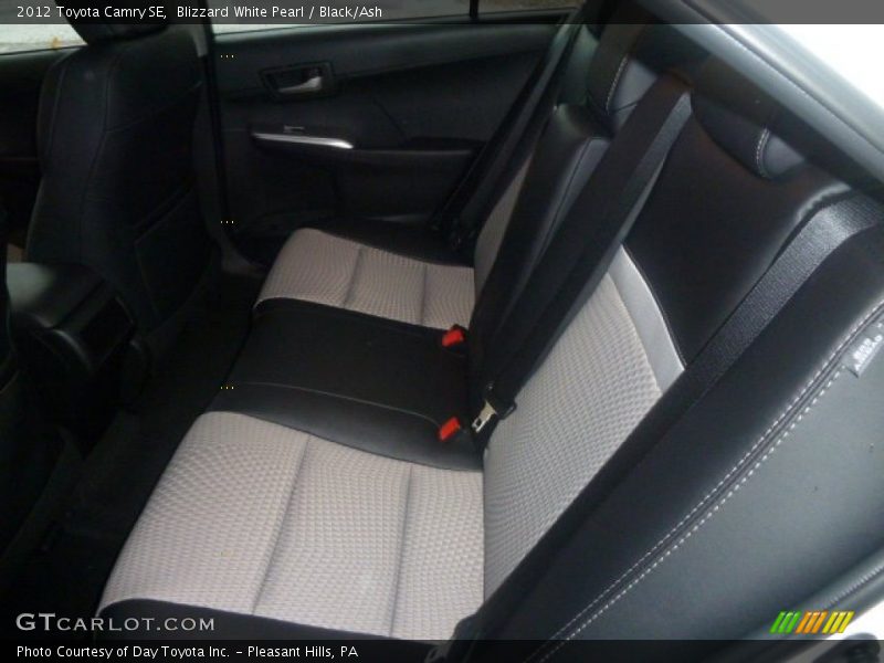 Blizzard White Pearl / Black/Ash 2012 Toyota Camry SE