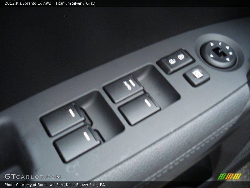 Titanium Silver / Gray 2013 Kia Sorento LX AWD