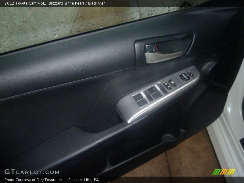 Blizzard White Pearl / Black/Ash 2012 Toyota Camry SE