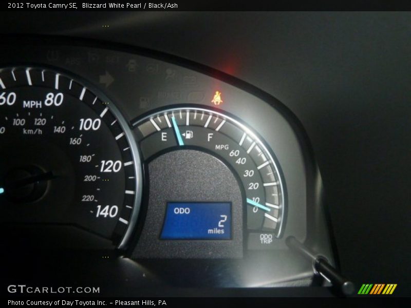 Blizzard White Pearl / Black/Ash 2012 Toyota Camry SE