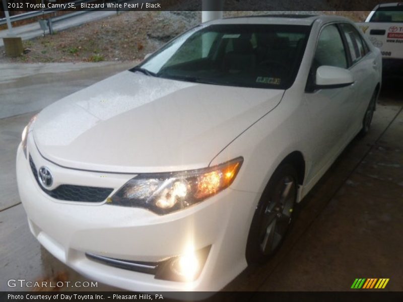 Blizzard White Pearl / Black 2012 Toyota Camry SE