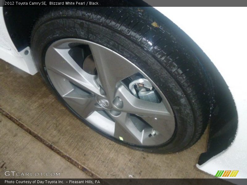 Blizzard White Pearl / Black 2012 Toyota Camry SE